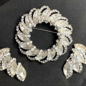 Vintage signed Weiss brooch & clip on earrings. Metal/ crystal rhinestone